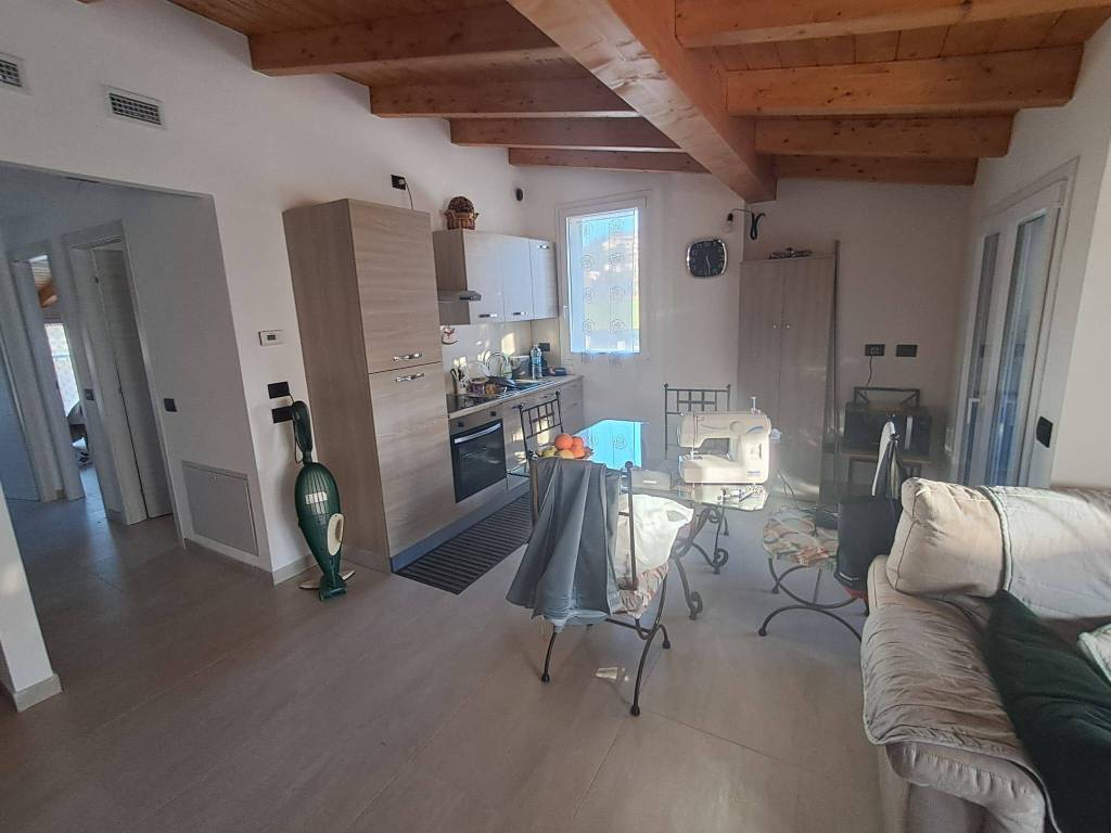 Appartamento a Cantù in Via Aurelio Saffi, 30 - Foto 2