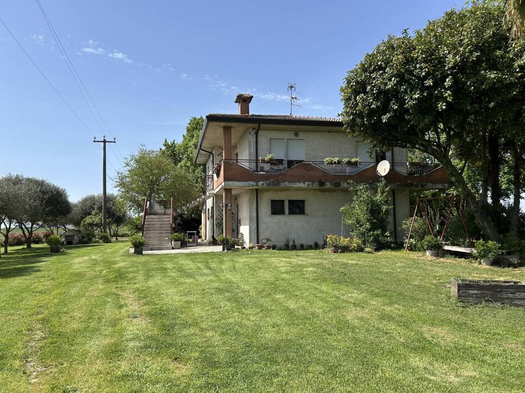 Villa a Frassinelle polesine in via Giuseppe Mazzini, 1209 - Foto 2