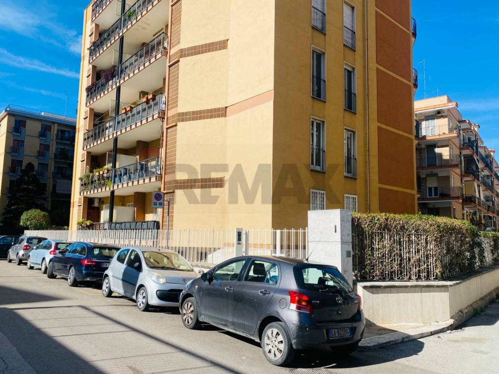 Appartamento a Bari in Via Antonio De Viti De Marco, 5 - Foto 2