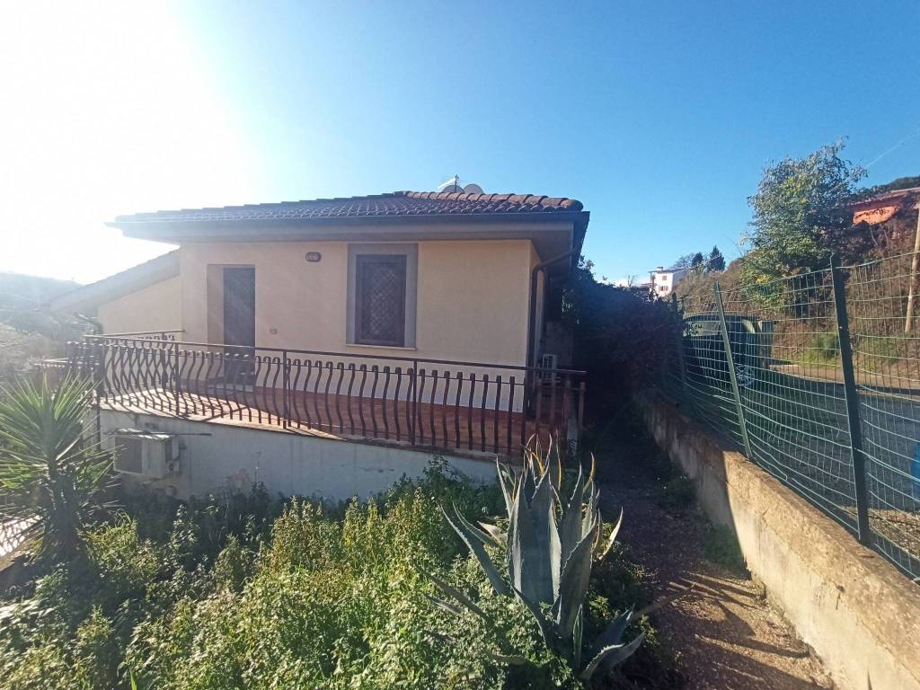 Villa a Castelnuovo di porto in Strada 5 Valle Ioro - Foto 2