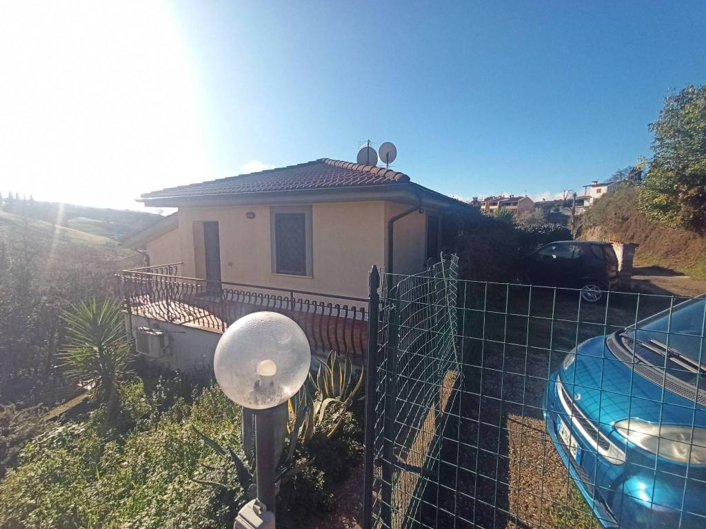 Villa a Castelnuovo di porto in Strada 5 Valle Ioro - Foto 3