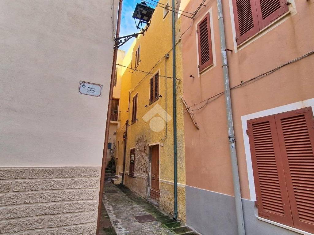 Casa indipendente a Castelsardo in Piazza La Rosa, 9 - Foto 3