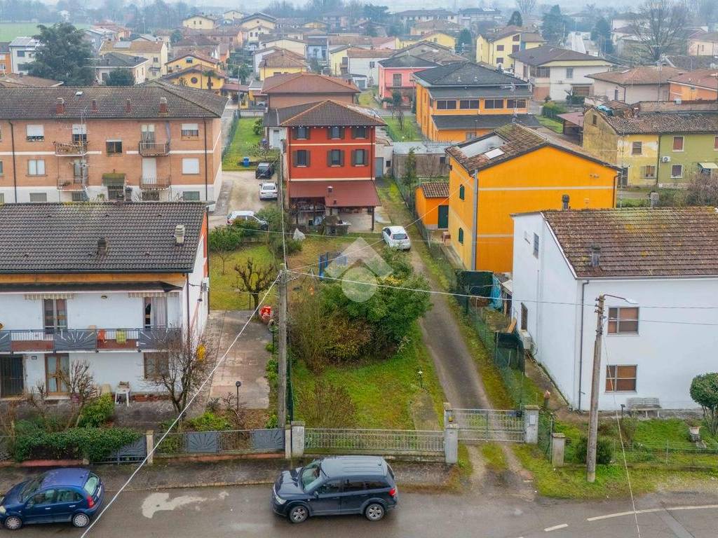 Villa a Novi di modena in Via E. de Amicis, 40 - Foto 2