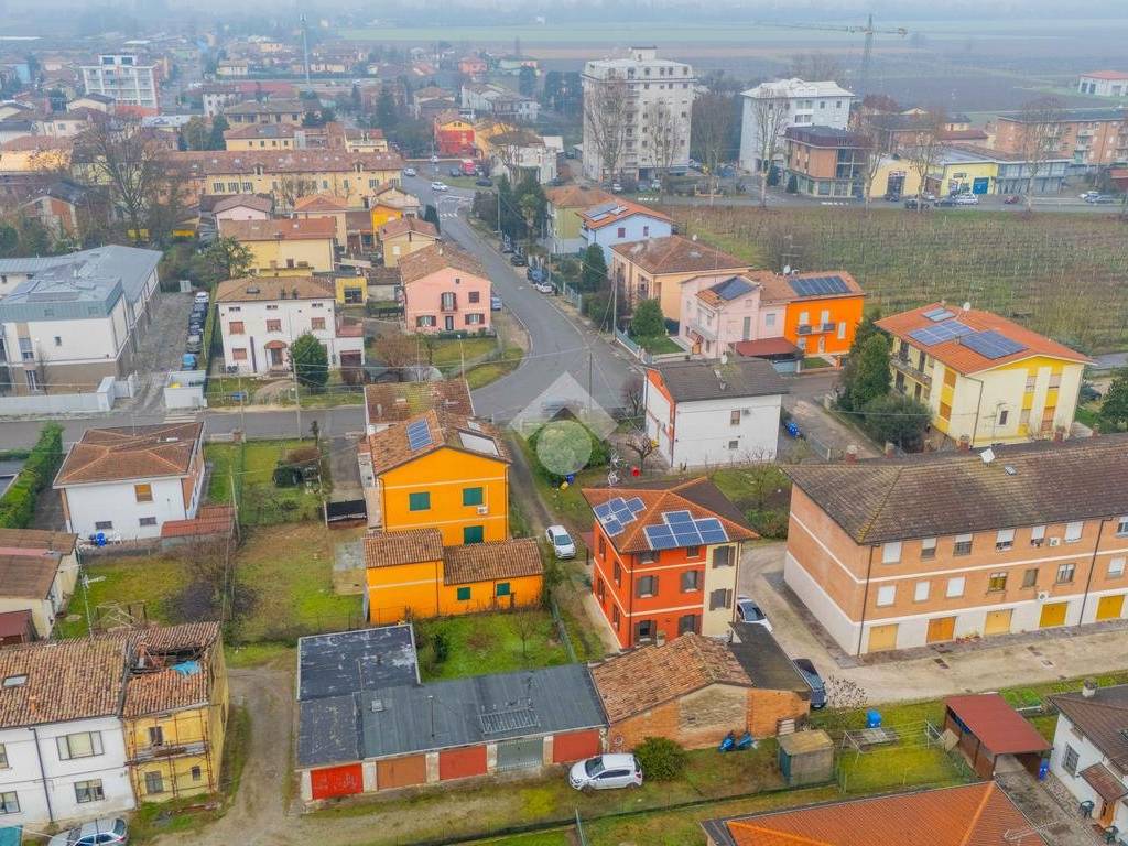 Villa a Novi di modena in Via E. de Amicis, 40 - Foto 3