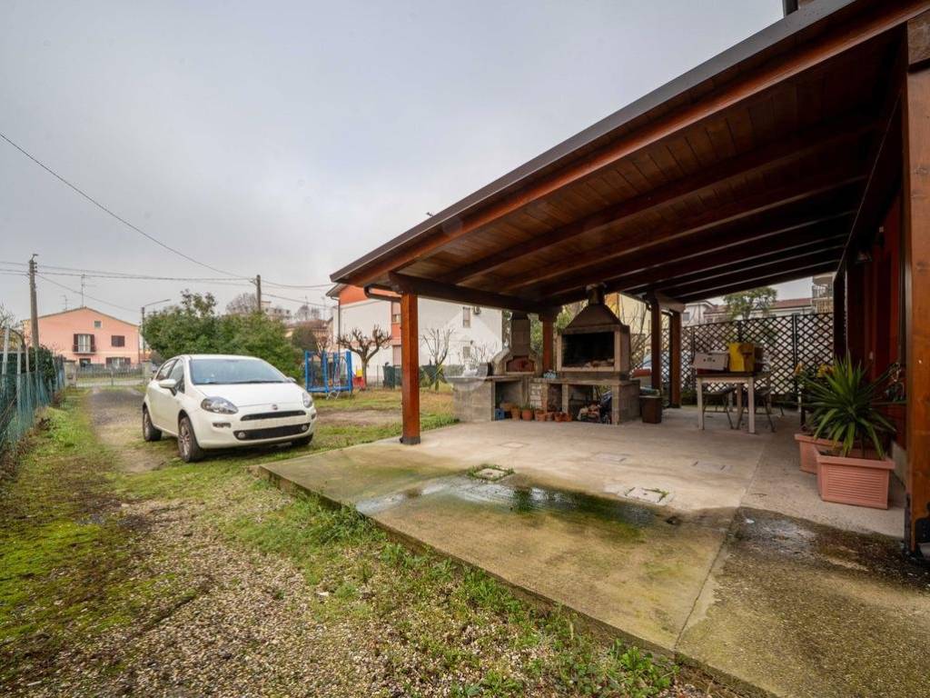 Villa a Novi di modena in Via E. de Amicis, 40 - Foto 5