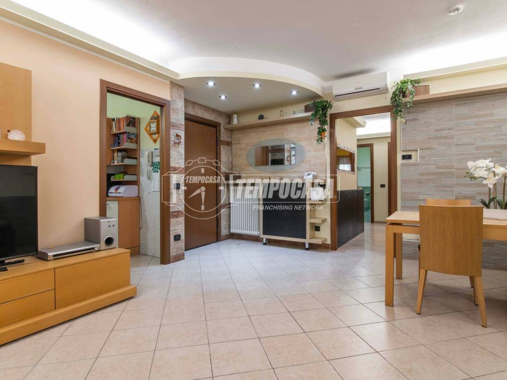 Appartamento a Gorla minore in Via Tagliamento 12 - Foto 2