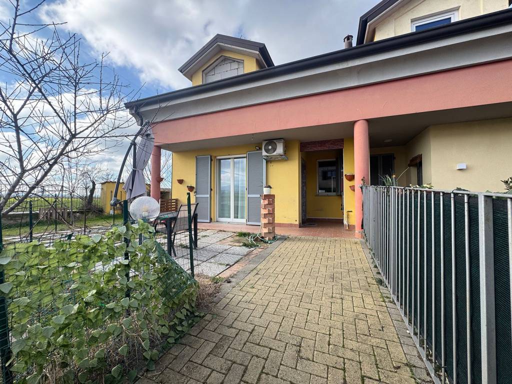 Villa a Voghera in Strada Casalnoceto - Foto 3