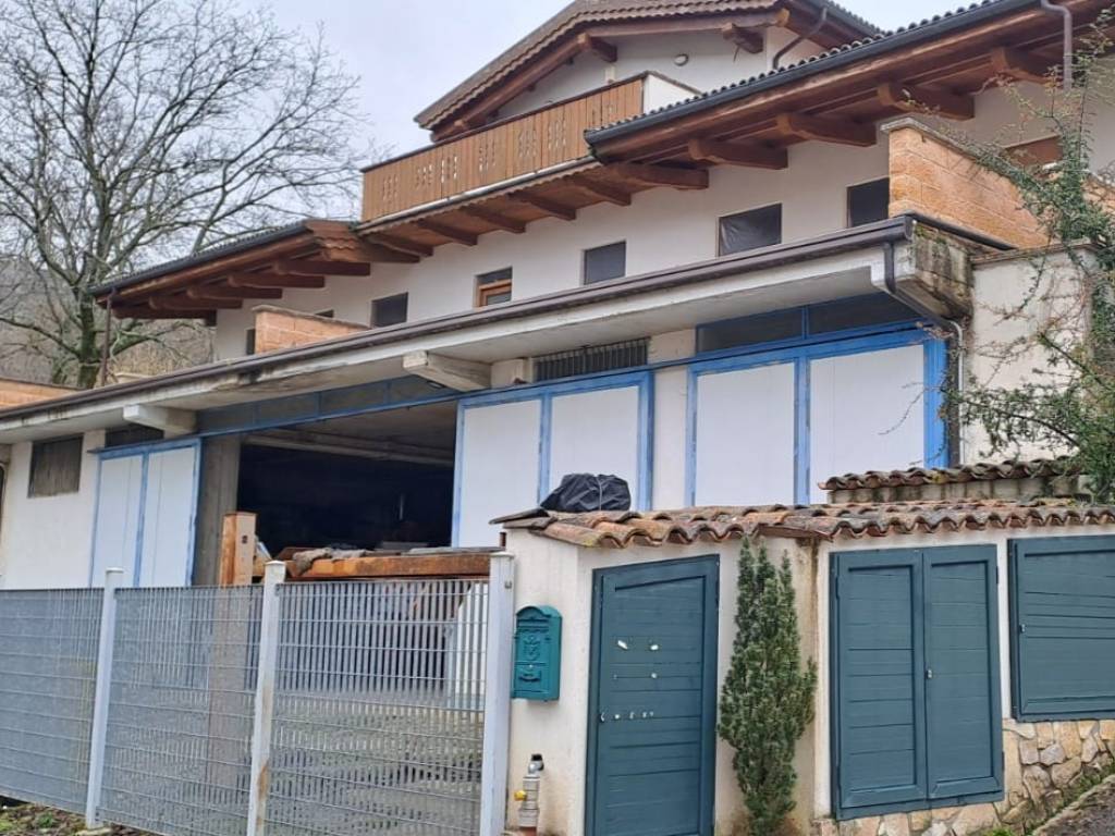 Box / garage a Lucoli in Via della Beata Cristina, 2 - Foto 3