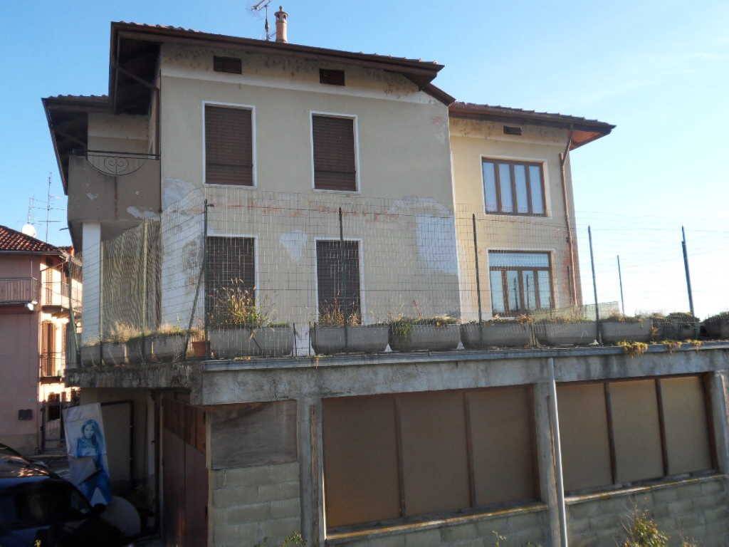 Villa a Salussola in Via Martiri della Libertà, 35 - Foto 2
