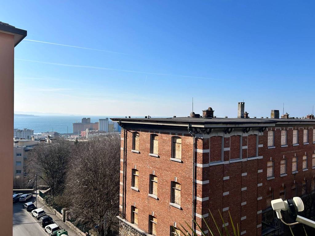 Appartamento a Trieste in Via Carlo Combi - Foto 3