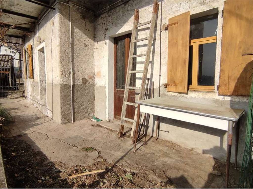 Casa indipendente a Caprezzo in Via Garibaldi - Foto 4