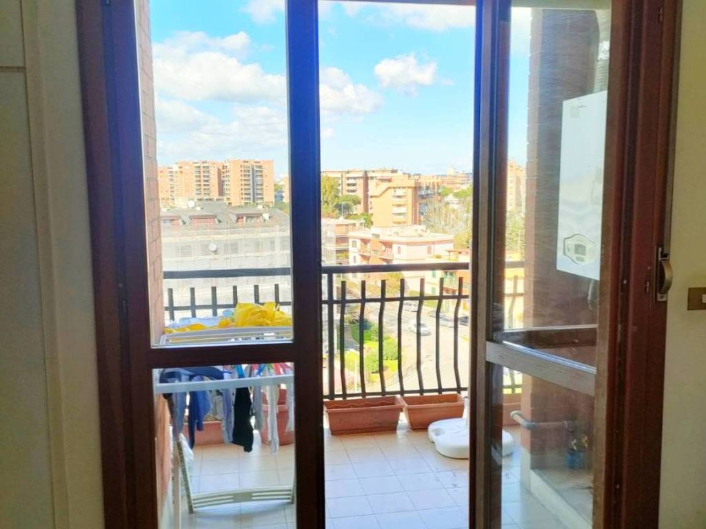 Attico / mansarda a Pomezia in Via Fratelli Bandiera - Foto 3