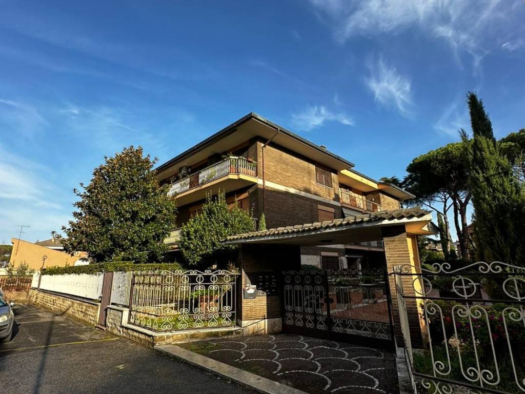 Appartamento a Roma in Via Montescaglioso - Foto 1