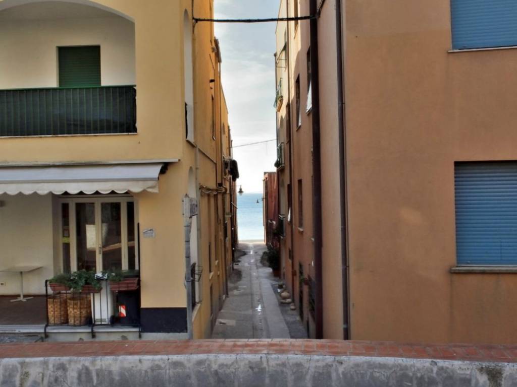 Appartamento a Finale ligure in Via del Capo - Foto 2