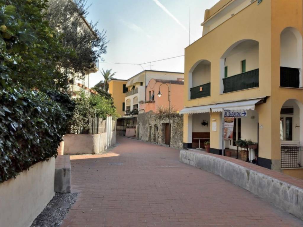 Appartamento a Finale ligure in Via del Capo - Foto 4