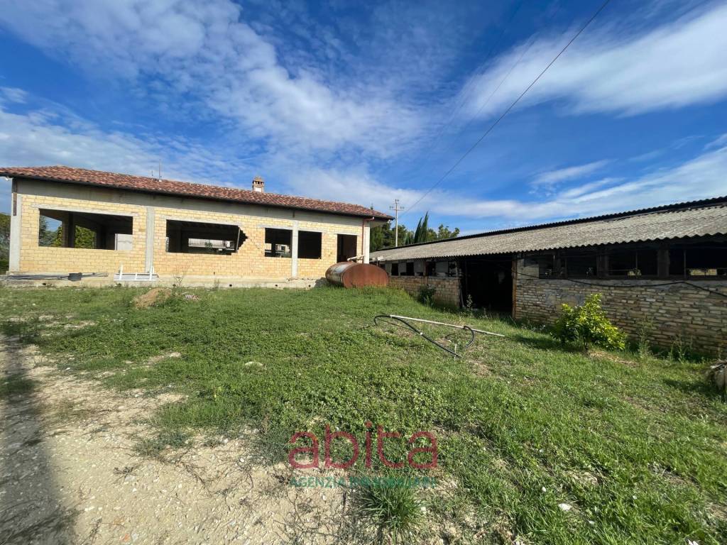 Casa indipendente a Castorano in contrada rocchetta - Foto 3