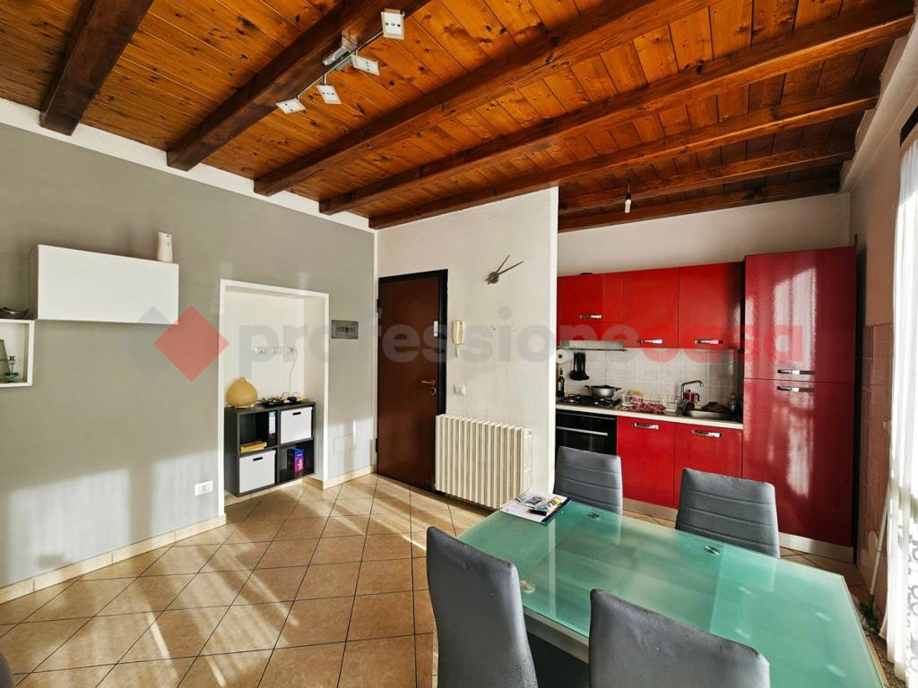 Appartamento a Cadorago in via S.Martino, 10 - Foto 2