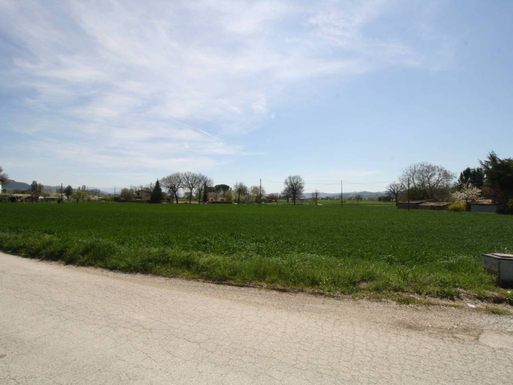 Terreno a Gubbio in Via del Ghirlandaio - Foto 2