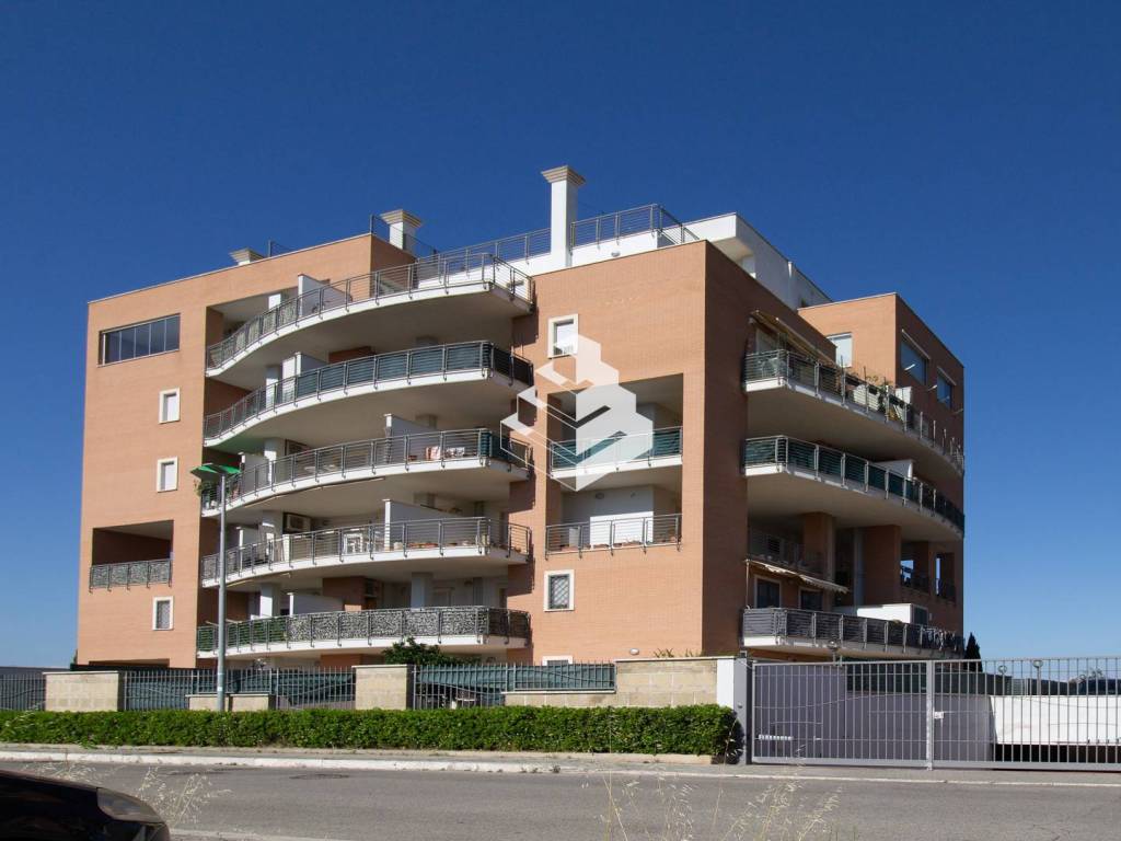 Appartamento a Pomezia in Via Antonio Starrabba di Rudinì - Foto 1