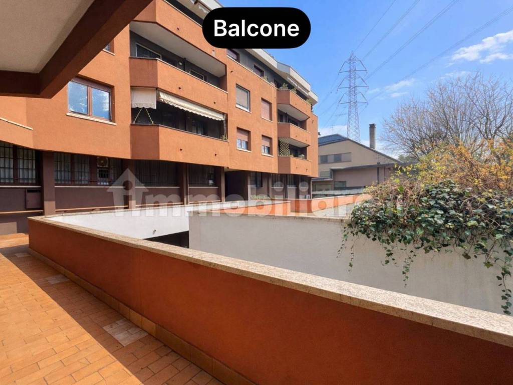 Appartamento a Arese in Piazza 5 Giornate - Foto 2