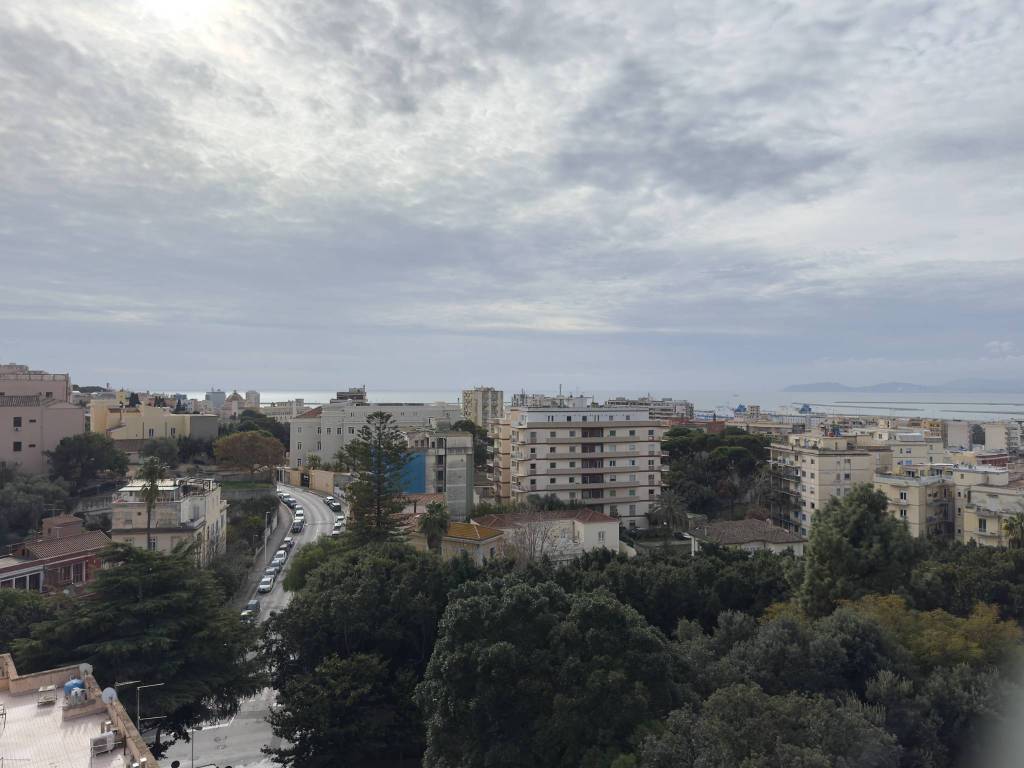 Attico / mansarda a Cagliari in Viale Luigi Merello - Foto 4