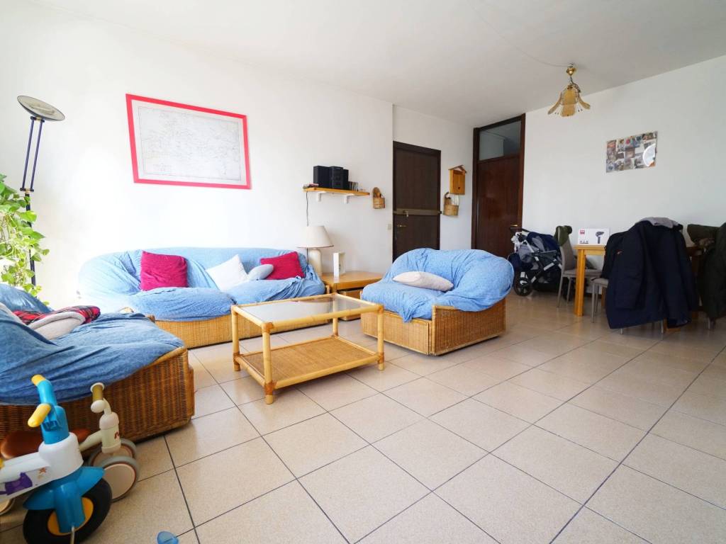 Appartamento a Cologno monzese in Via Luigi Einaudi, 3 - Foto 2