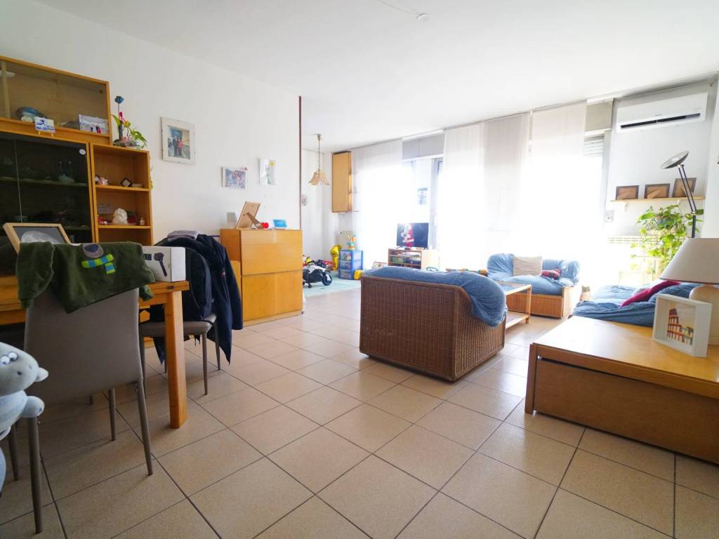 Appartamento a Cologno monzese in Via Luigi Einaudi, 3 - Foto 3