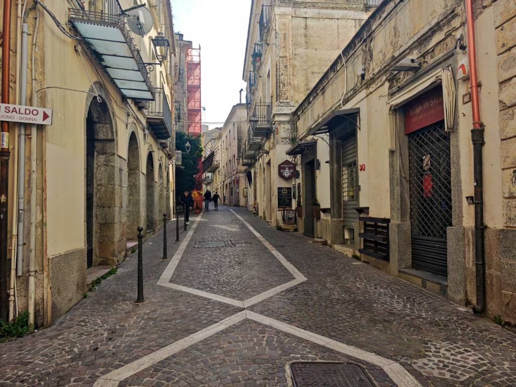 Immobile a Catanzaro in Via Menniti Ippolito - Foto 2