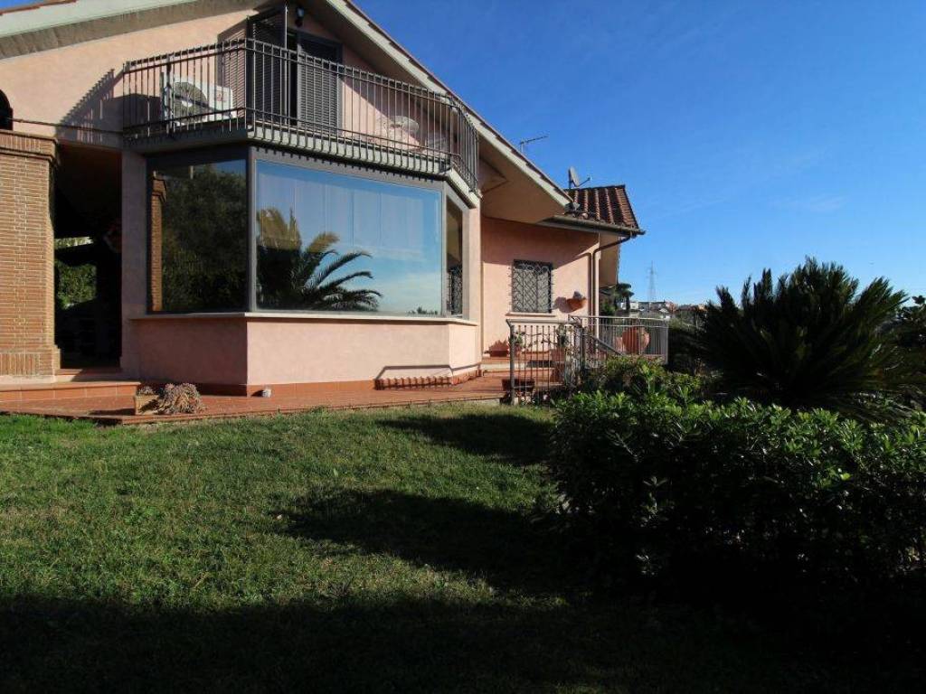 Villa a Monterotondo in Via Monti Lucretili, 34 - Foto 1