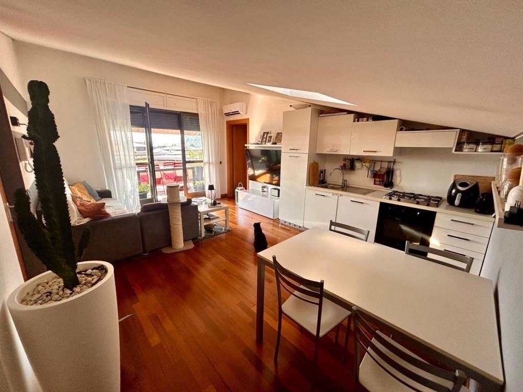 Appartamento a Lipomo in Via Montorfano, 51 - Foto 2