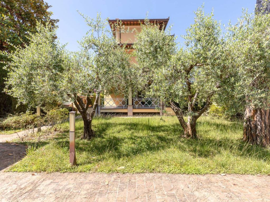 Villa a Pietrasanta in Via Alessandro Manzoni, 64 - Foto 2