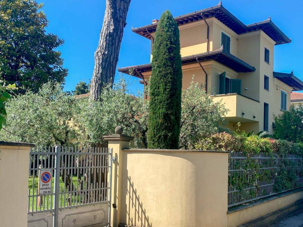 Villa a Pietrasanta in Via Alessandro Manzoni, 64 - Foto 4