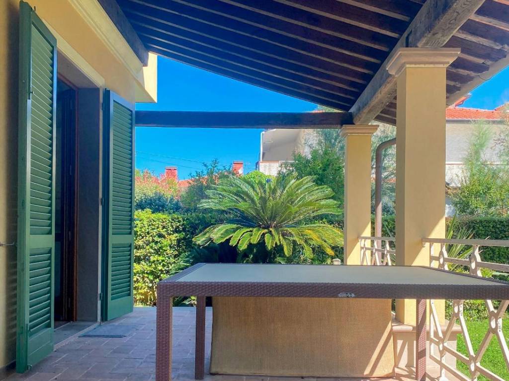 Villa a Pietrasanta in Via Alessandro Manzoni, 64 - Foto 5