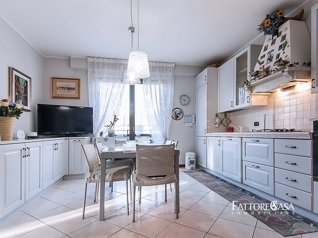 Appartamento a Gerenzano in Via Quarto dei Mille, 22 - Foto 4