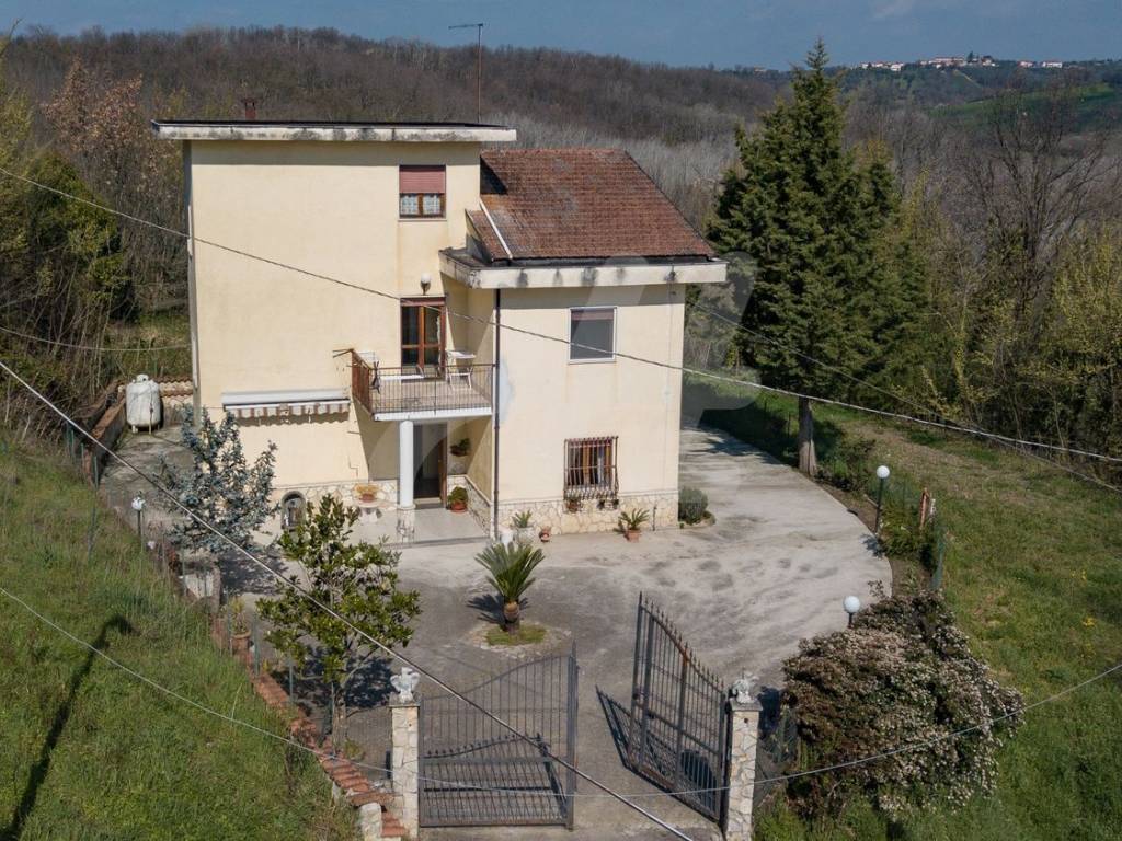 Casa indipendente a Taurasi in Contrada Costa Rose - Foto 2