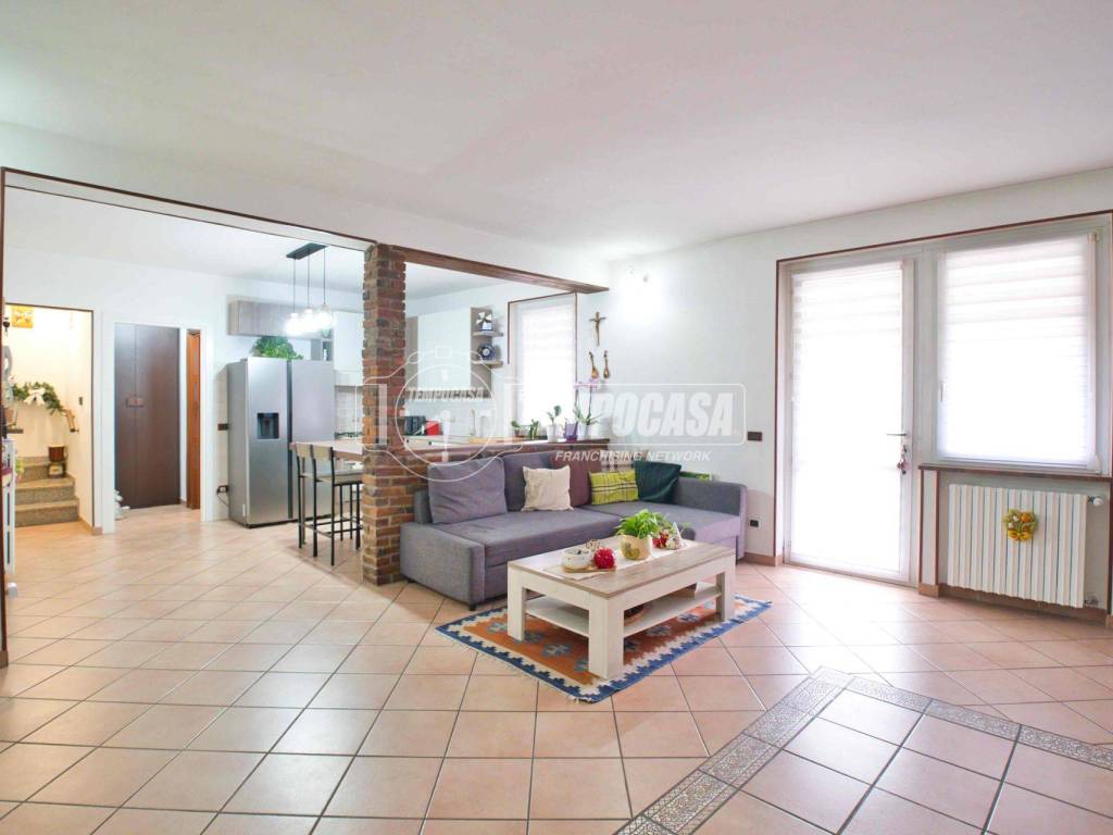 Casa indipendente a Cameri in Via San Francesco D'Assisi - Foto 2