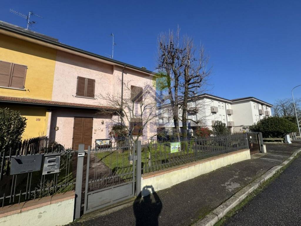Villa a Guastalla in Viale Liberazione, 19 Guastalla - Foto 2