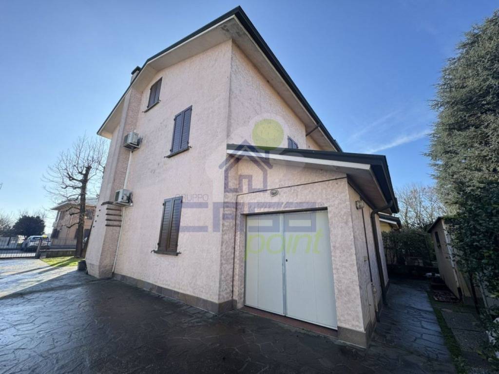 Villa a Guastalla in Viale Liberazione, 19 Guastalla - Foto 4
