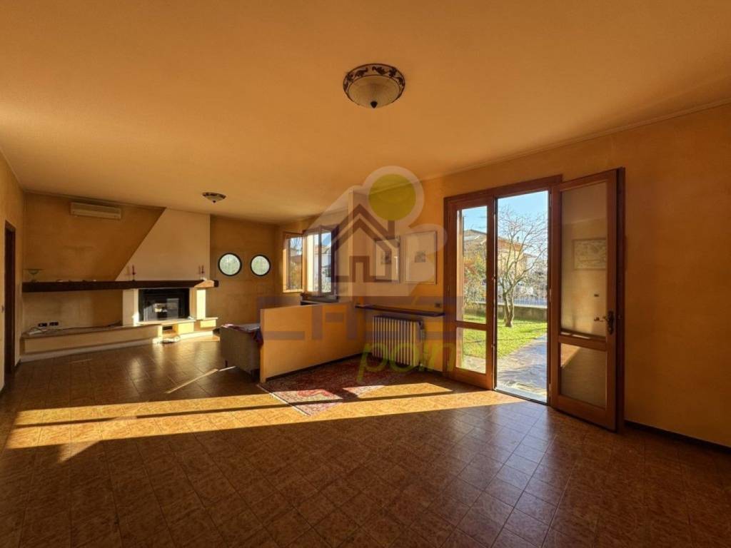 Villa a Guastalla in Viale Liberazione, 19 Guastalla - Foto 5