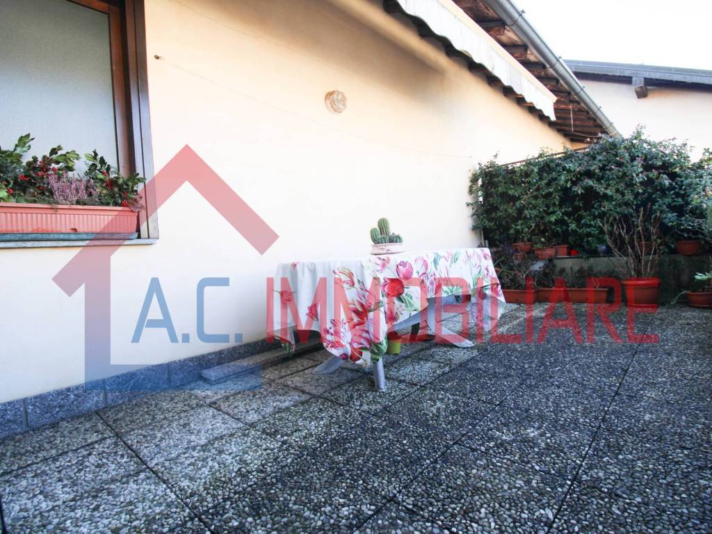 Appartamento a Sumirago in Via Emanuele Leonardi, 2 - Foto 4
