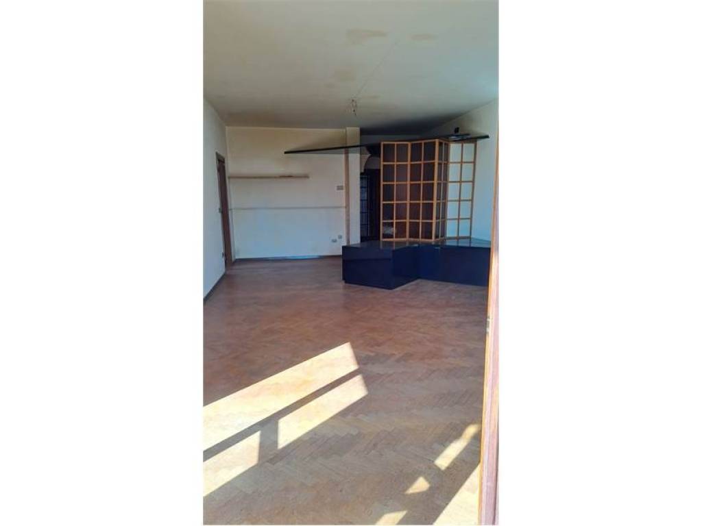 Appartamento a Montecatini-terme in Viale Giovanni Amendola, 51 - Foto 2