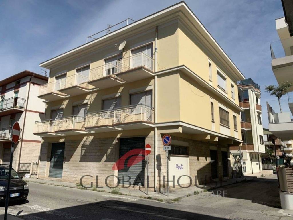 Attico / mansarda a Alba adriatica in Via Garibaldi, 145 - Foto 3