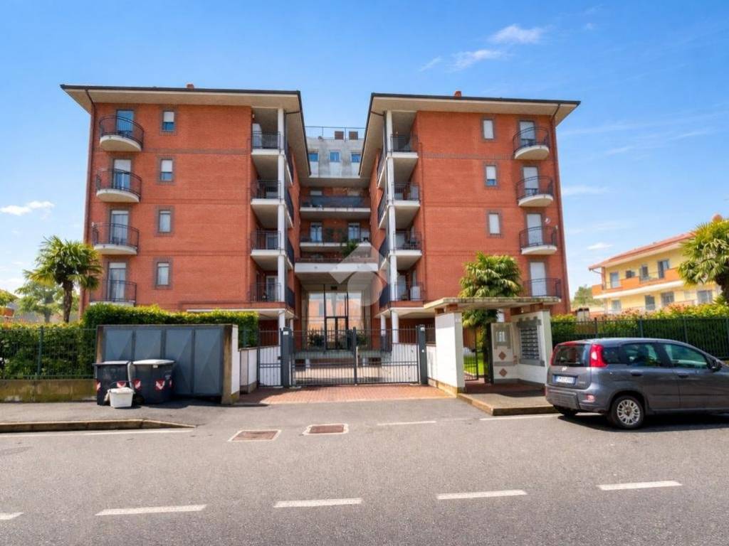Appartamento a Galliate in VIA DELLA COSTITUZIONE, 5 - Foto 2