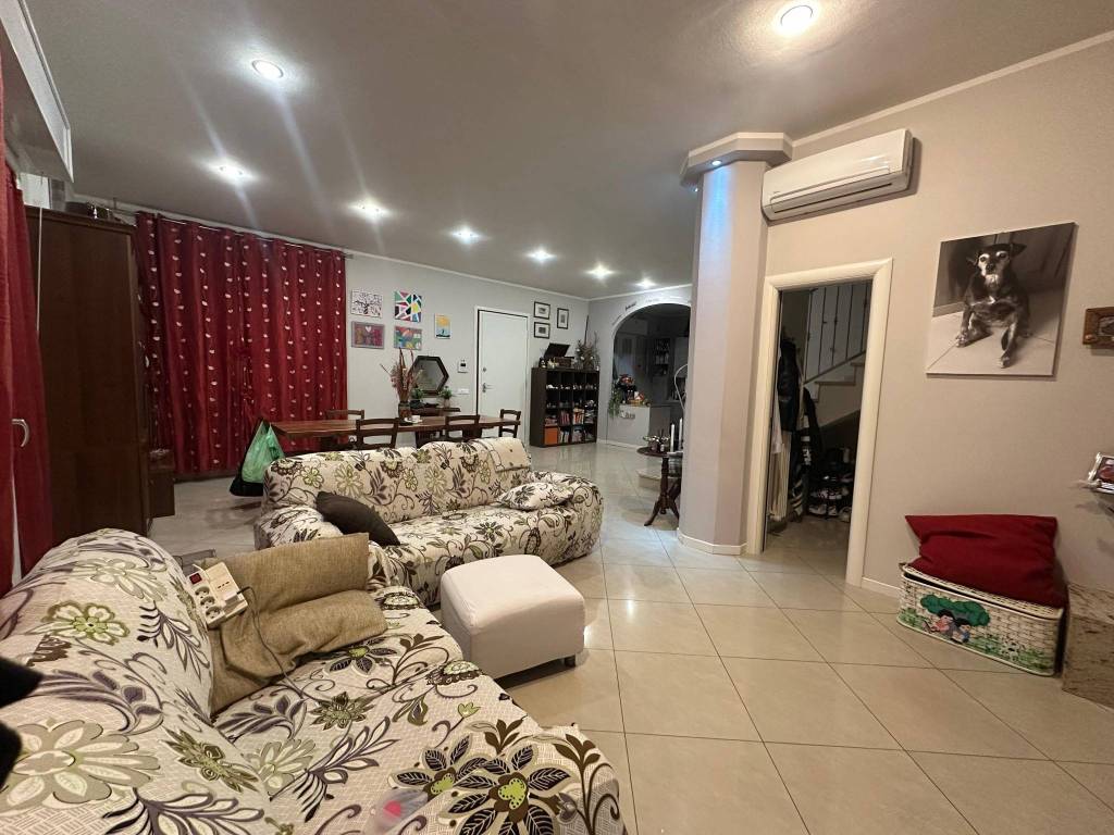 Villa a Cento in Via Benedetto Zallone, 2 - Foto 2