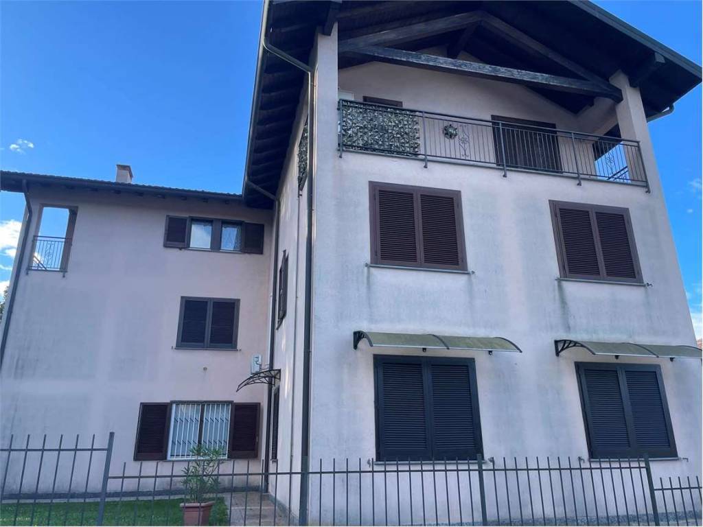 Appartamento a Sesto calende in Via Monte Bianco - Foto 2