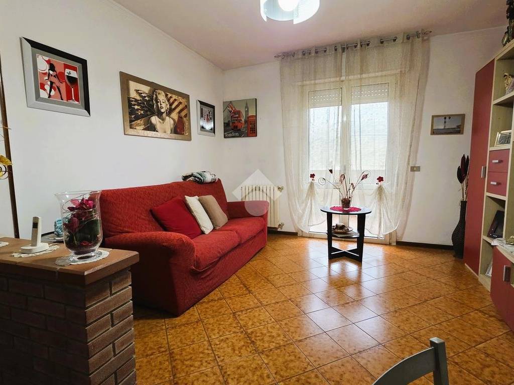 Appartamento a Bagnolo san vito in Via rodari, 5 - Foto 2