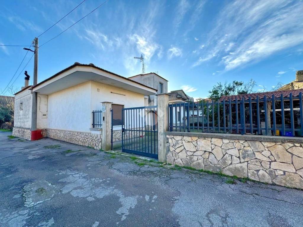 Casa indipendente a Mondragone in Via pratolini, 12 - Foto 2