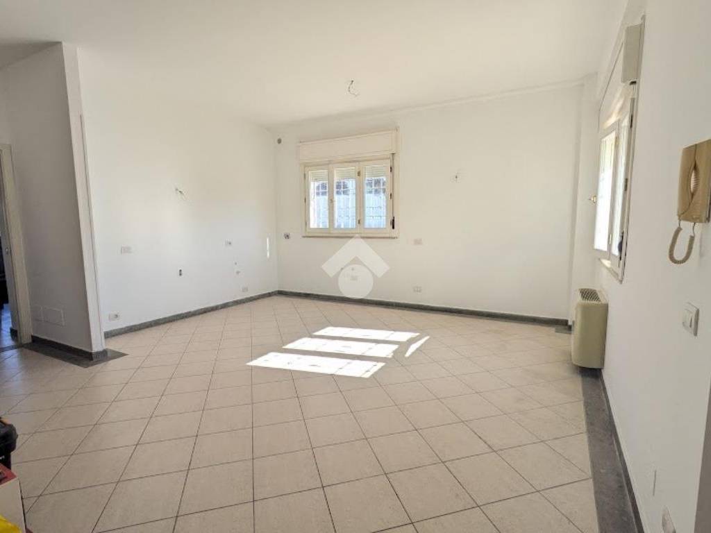 Appartamento a Pomezia in Via Trento - Foto 3