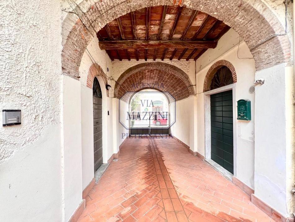 Appartamento a Pietrasanta in Via Guglielmo Marconi, 19 - Foto 5
