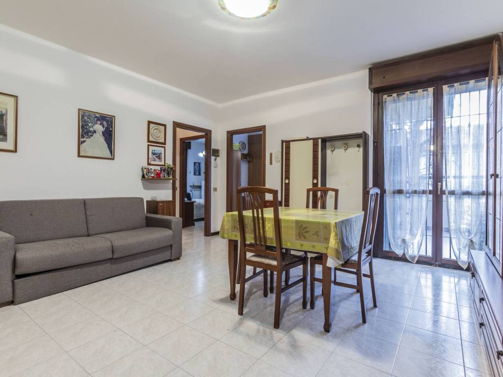 Appartamento a Uboldo in Carlo Cattaneo - Foto 2